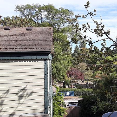 Sea Birds Cottage Виктория Екстериор снимка